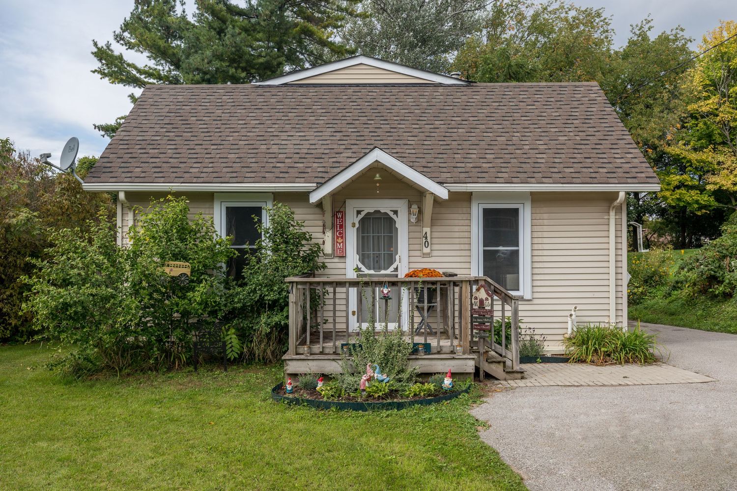A photo of a detached home in Orillia Ontario for a real estate listing in North Simcoe County photographed by Sarah Tennant