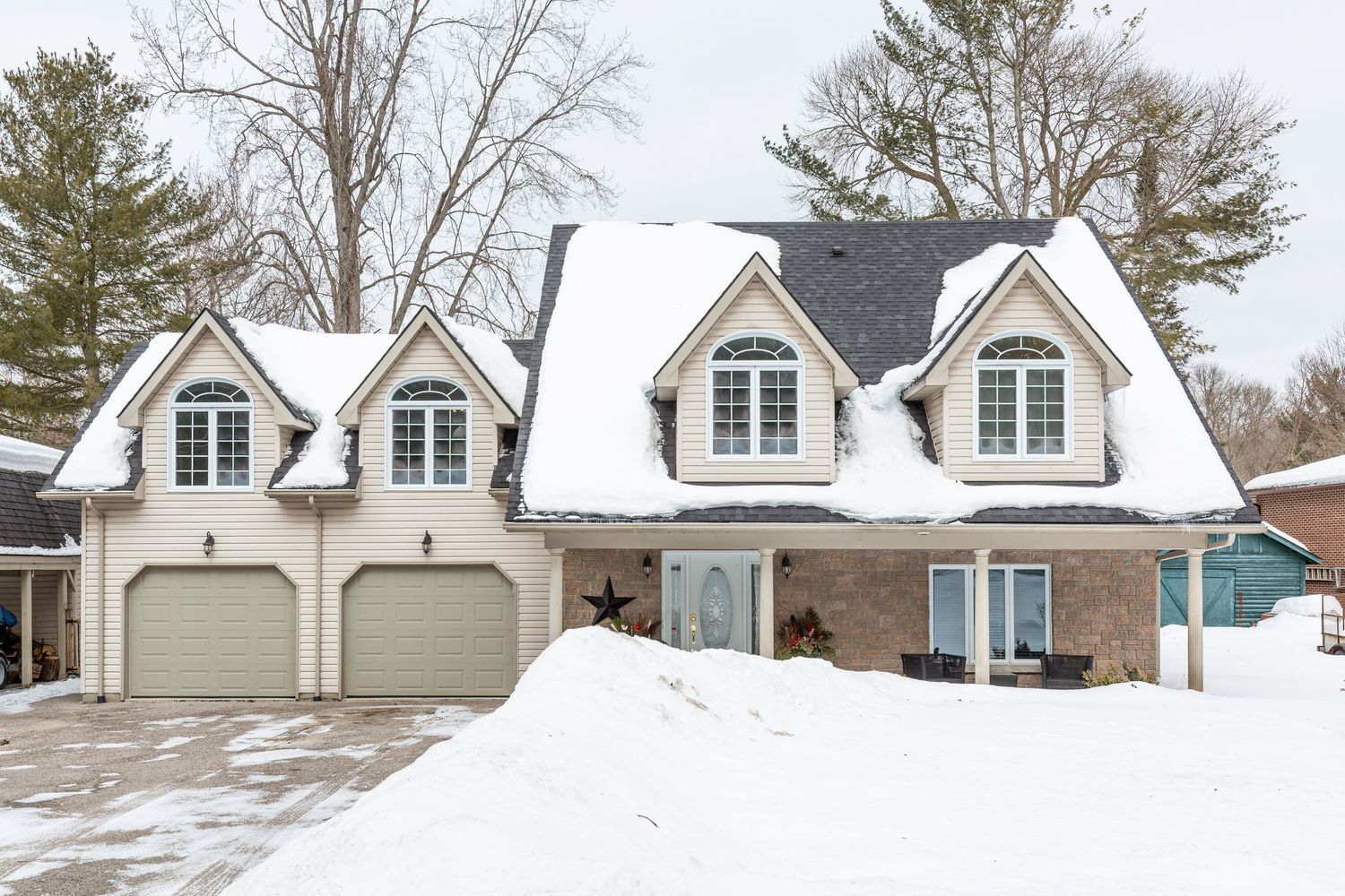 A photo of a detached home in Severn Ontario for a real estate listing in Muskoka photographed by Sarah Tennant