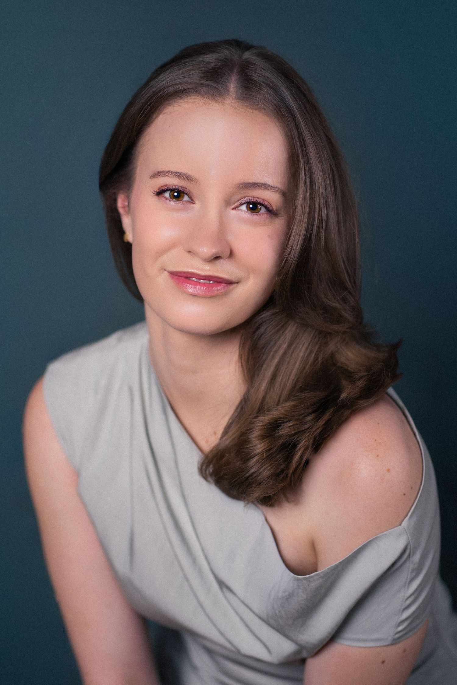 Acting Headshot for Chloe Taylor