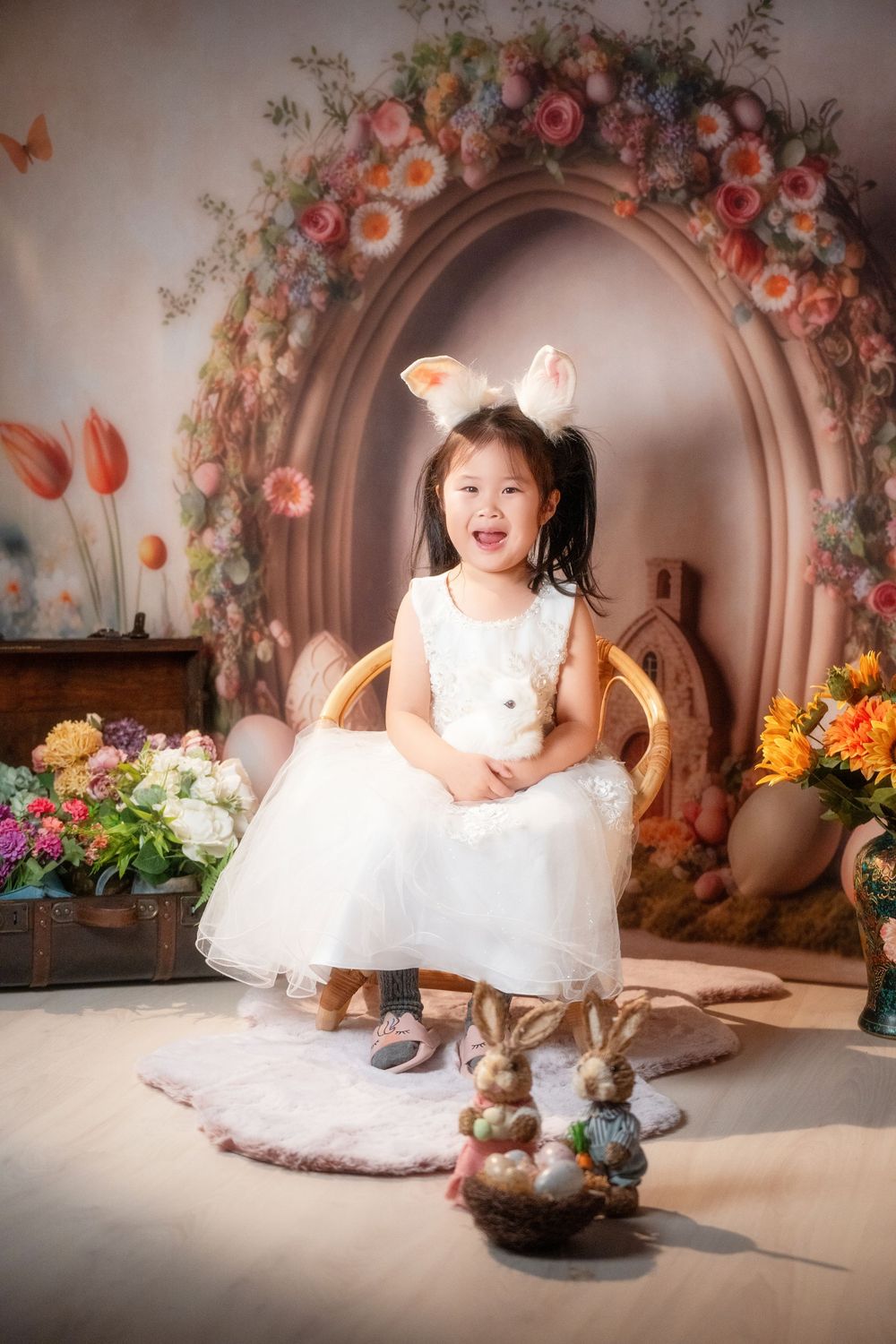 Joyful Easter mini session featuring kids and family portraits with a beautiful spring floral backdrop, captured by an Auckland family photo