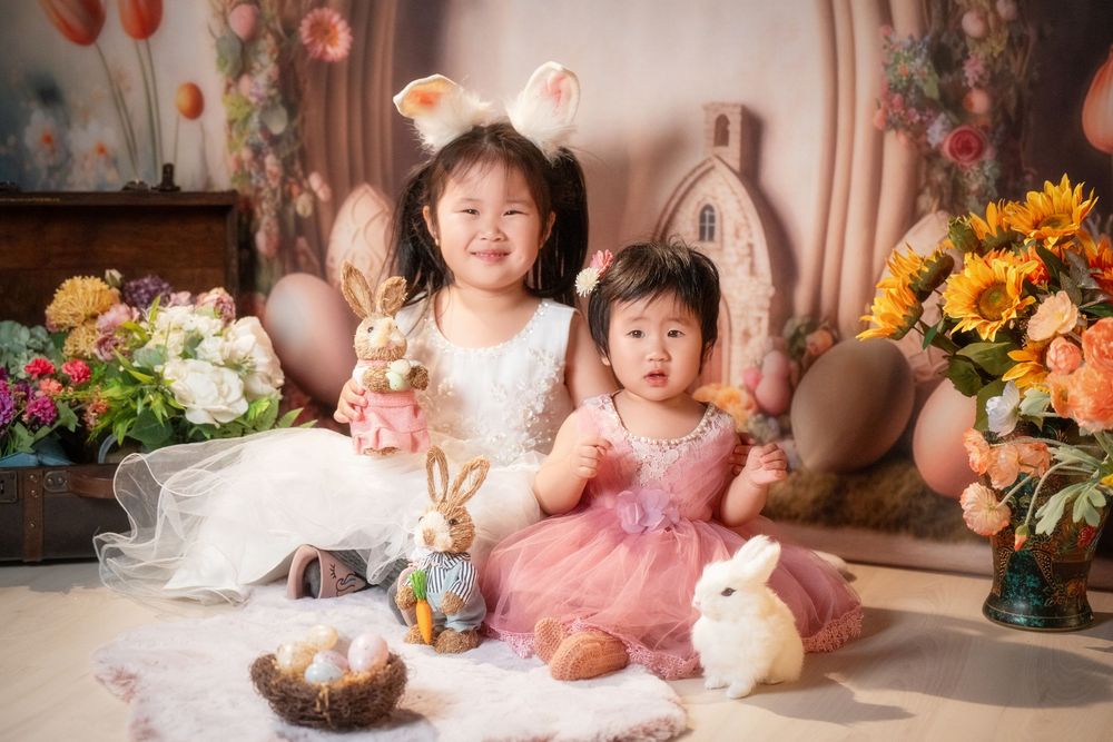 Joyful Easter mini session featuring kids and family portraits with a beautiful spring floral backdrop, captured by an Auckland family photo