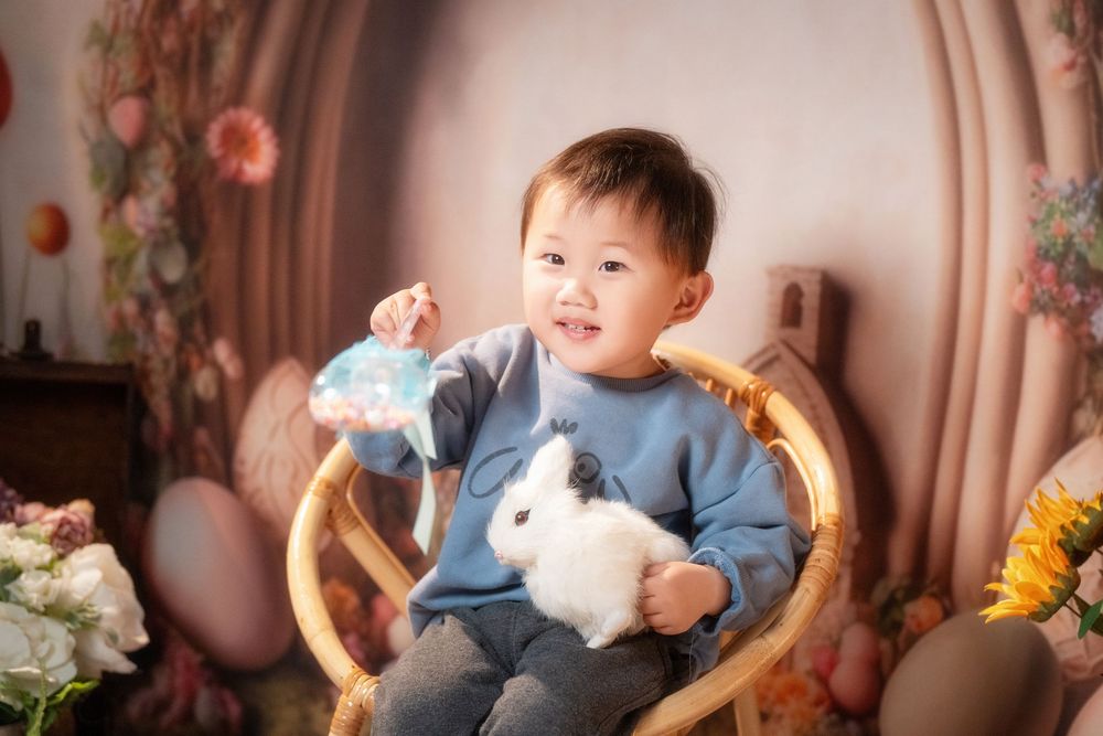 Joyful Easter mini session featuring kids and family portraits with a beautiful spring floral backdrop, captured by an Auckland family photo