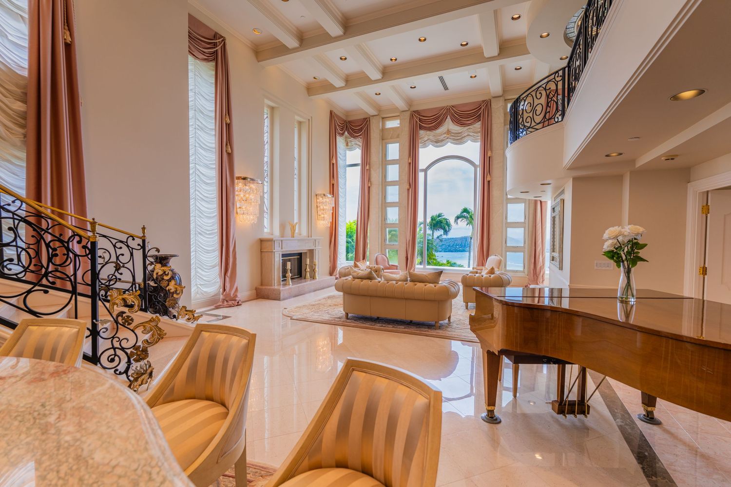 Real estate photographer
real estate photographer Hawaii, Dubai
Real Estate photography 
Luxury real estate photographer
Real estate Oahu