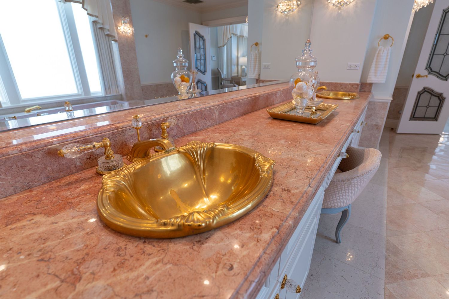 Real estate photographer
real estate photographer Hawaii, Dubai
Real Estate photography 
Luxury real estate photographer
Real estate Oahu