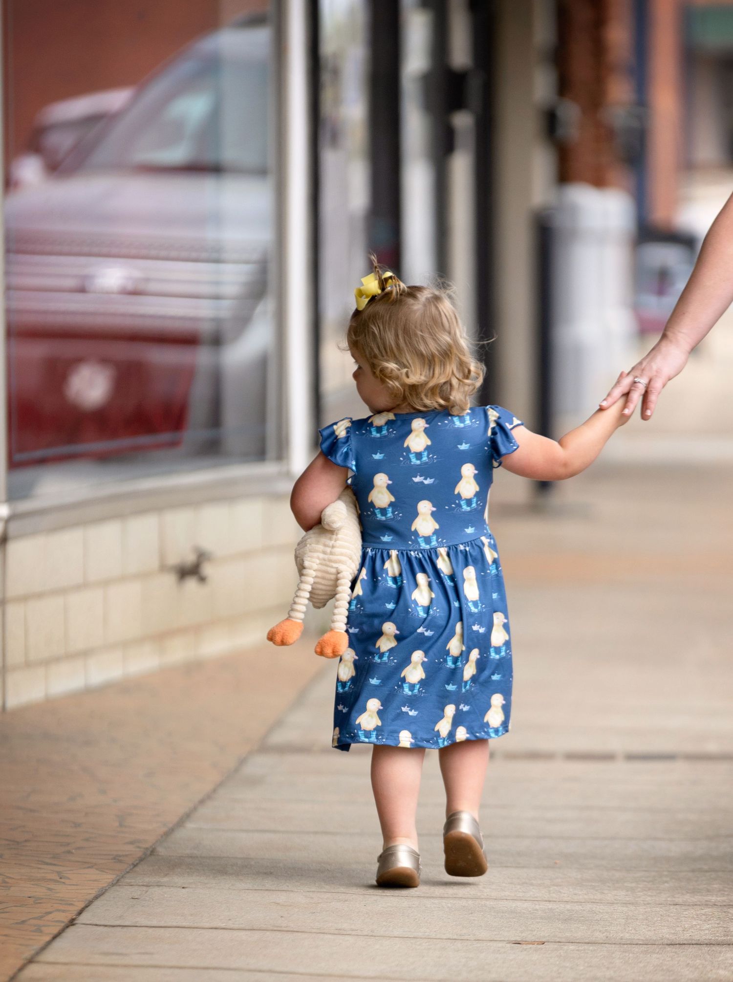 A two-year-old little girl with curls holding mom's hand. Greenville, SC newborn photographer. Easley, SC Newborn photographer