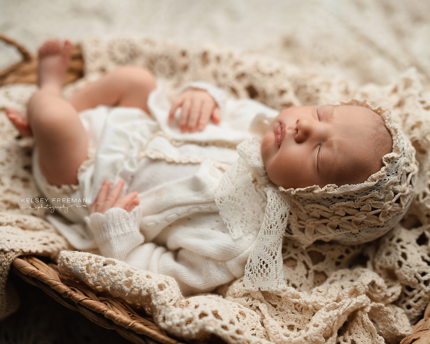 Newborn photography studio located in between Atlanta, Georgia and Birmingham, Alabama with full service photo studio.