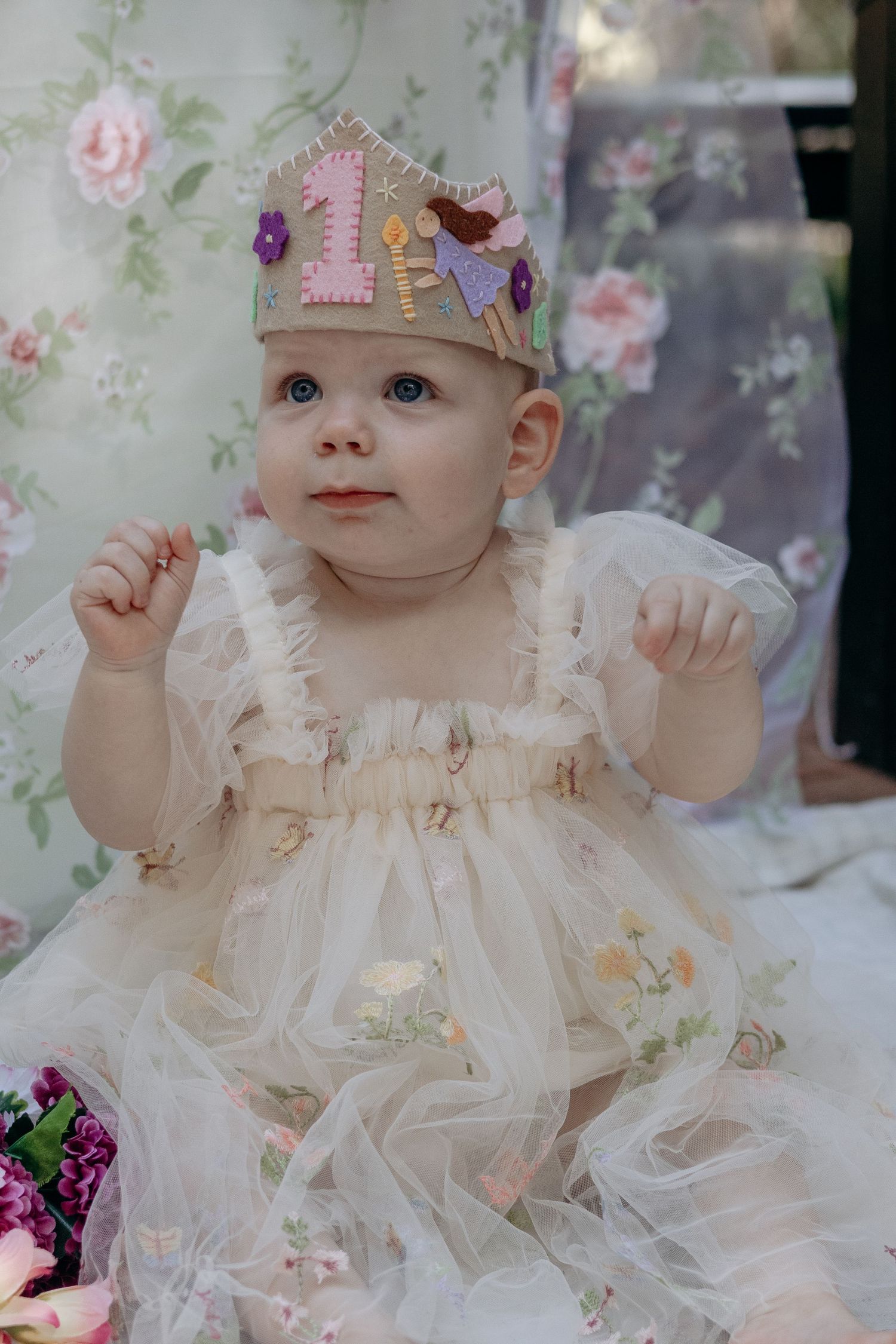 The birthday girl with a beautiful 1 crown