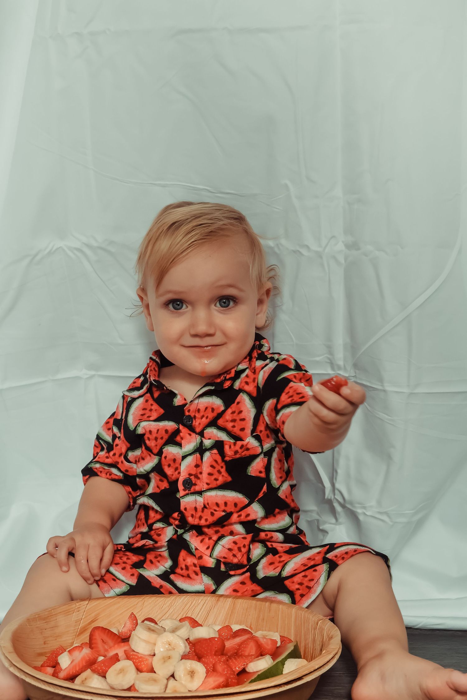 Smash session photography captures messy memories and big emotions in a relaxed environment.