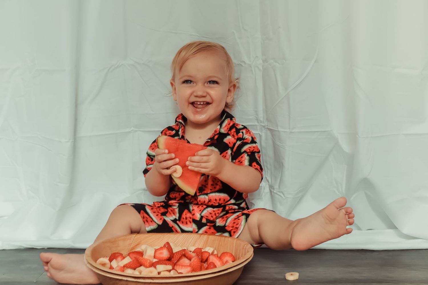Smash session photography captures messy memories and big emotions in a relaxed environment.