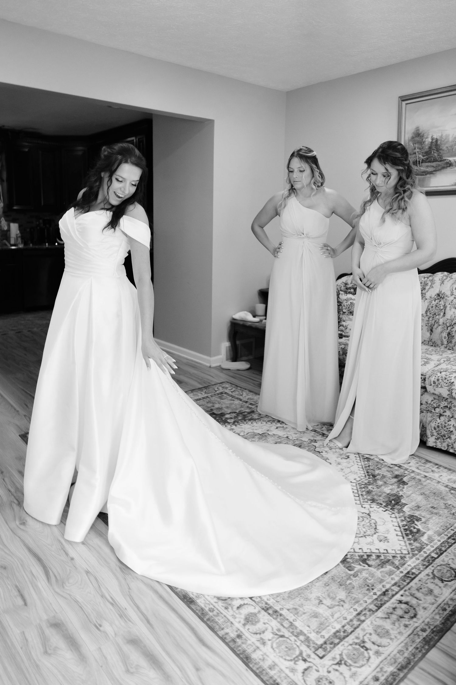 Ohio bride with her bridesmaids.
