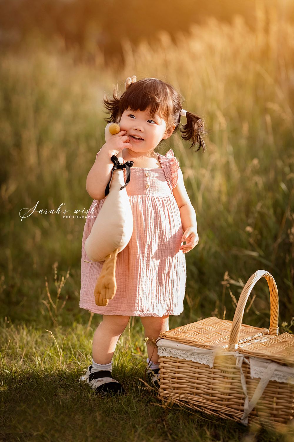 Calgary Newborn, Baby, Maternity, Milestone & Family Photography | 10+ Years Expertise | 100% Client Satisfaction
