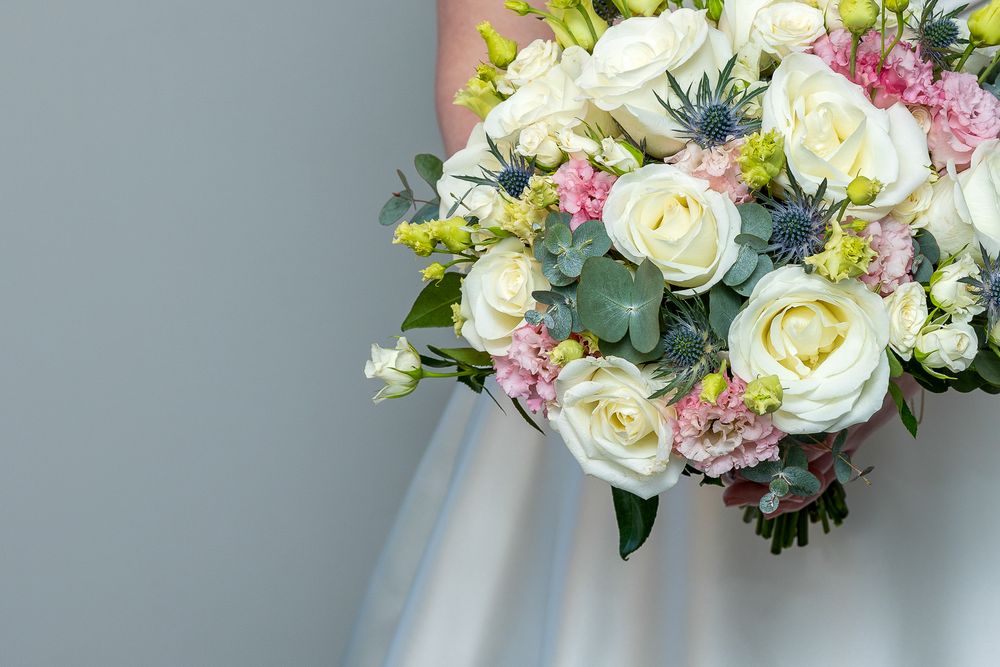 A bouquet of white and pink flowers in a vase.