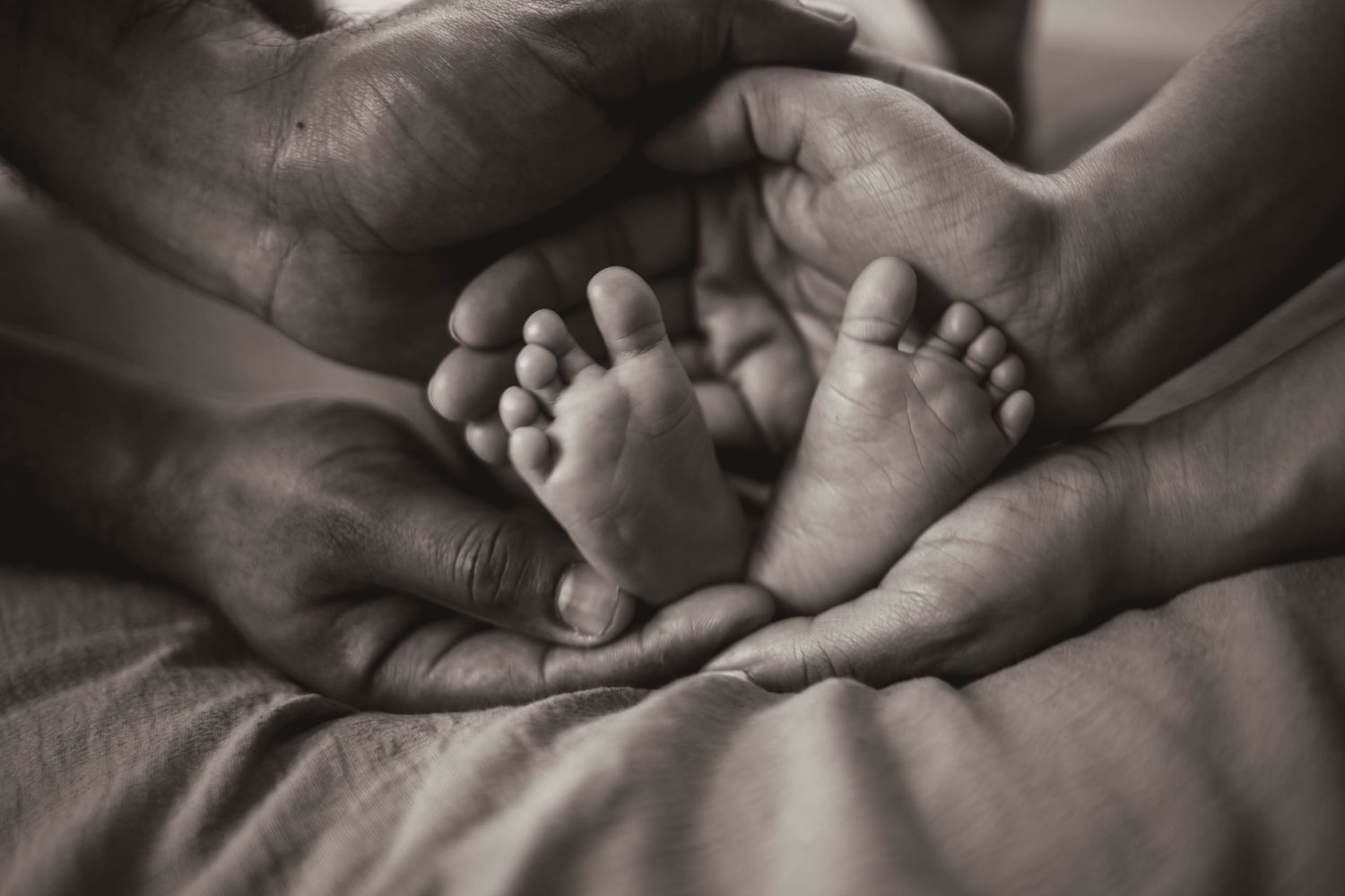 lifestyle, storytelling, documentary black and white shot of newborn details
