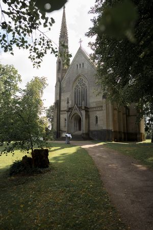 Schlosskirche neben Schloss Kröchlendorff, ideal für kirchliche Trauungen in Brandenburg