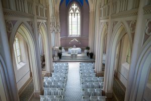 Schlosskirche neben Schloss Kröchlendorff, ideal für kirchliche Trauungen in Brandenburg