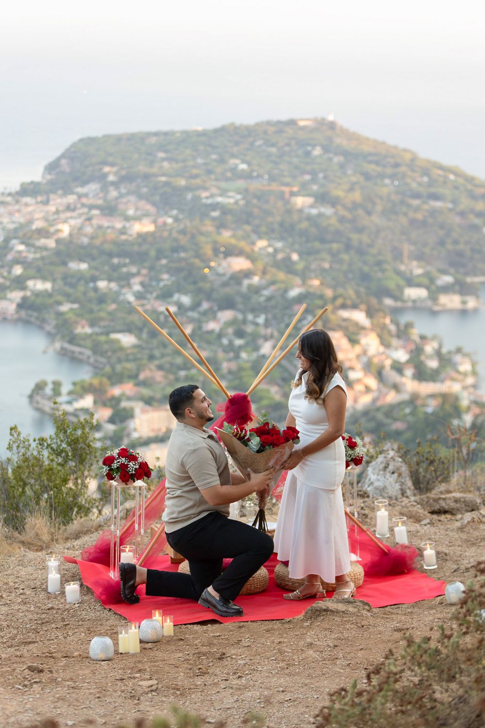 Demande en mariage romantique sur les hauteurs de villefranche sur mer au plateau Saint Michel