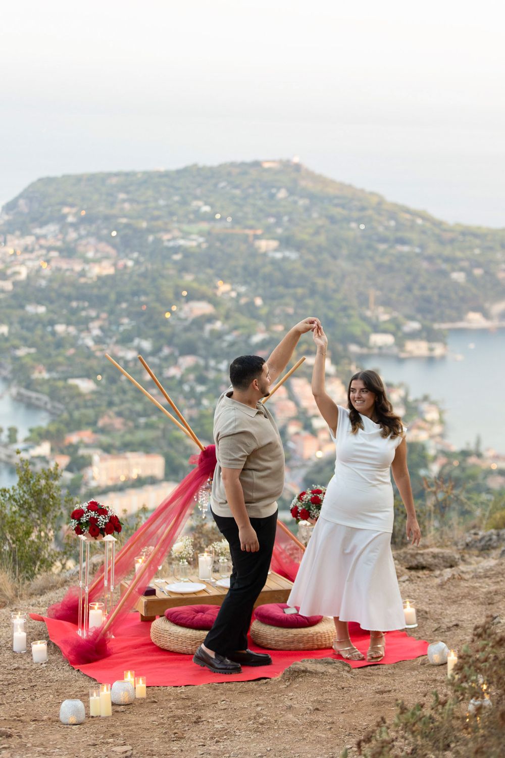 Demande en mariage romantique sur les hauteurs de villefranche sur mer au plateau Saint Michel