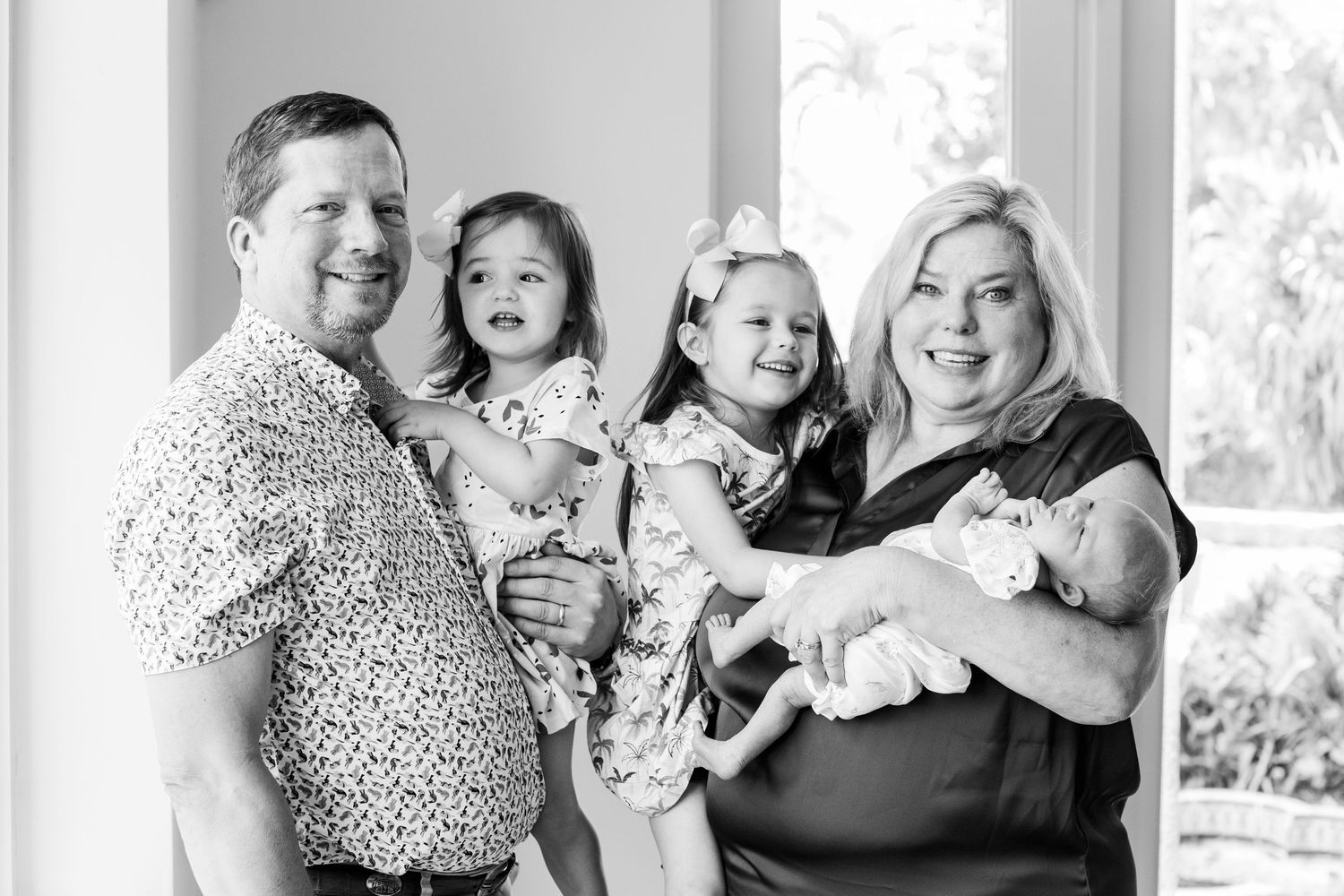 Newborn portrait. Grandparents, sisters, and baby. Guaynabo, Puerto Rico.