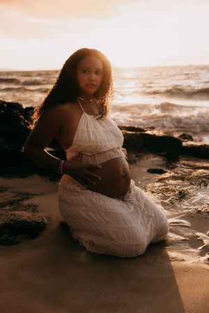 Hawaii Maternity Session by Amber Reda Photography