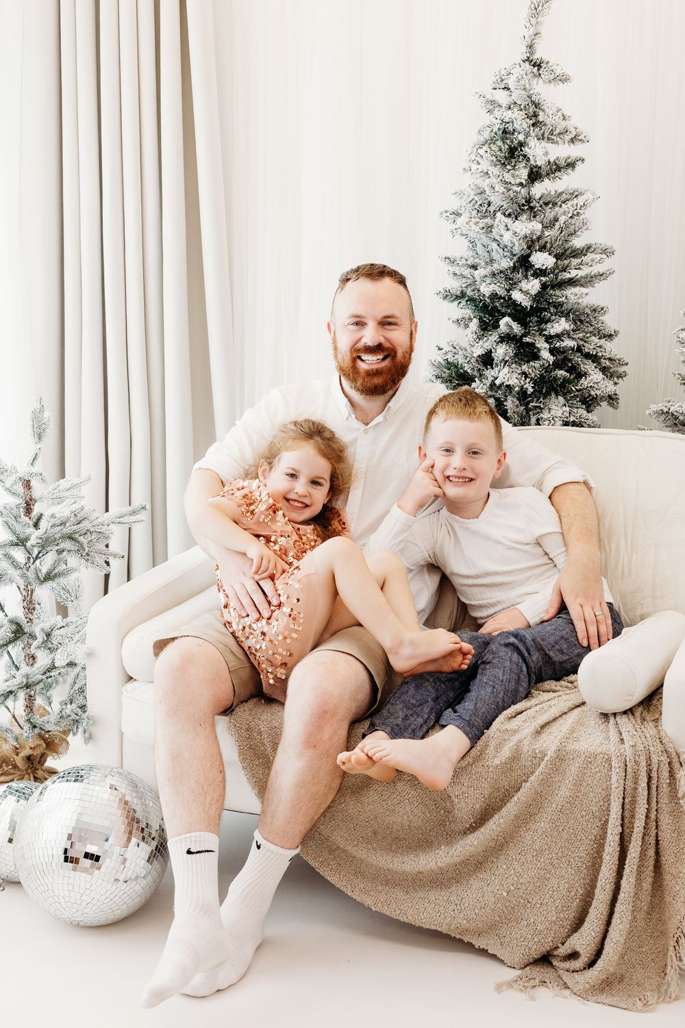 Parents and children enjoying Christmas mini portraits in Nottingham studio, Mapperley photographer capturing timeless festive images