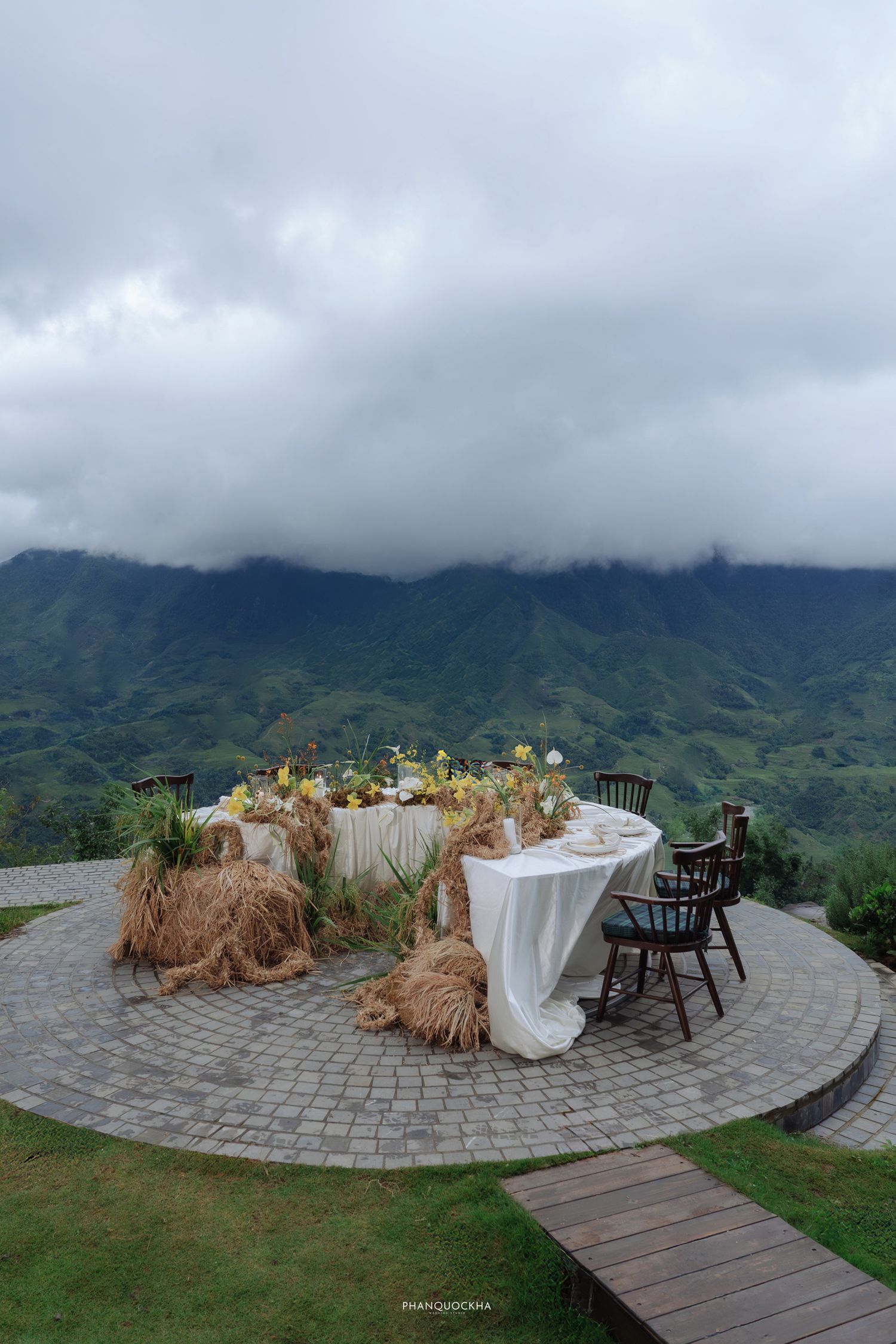 Elopement wedding couple in Sapa Vietnam