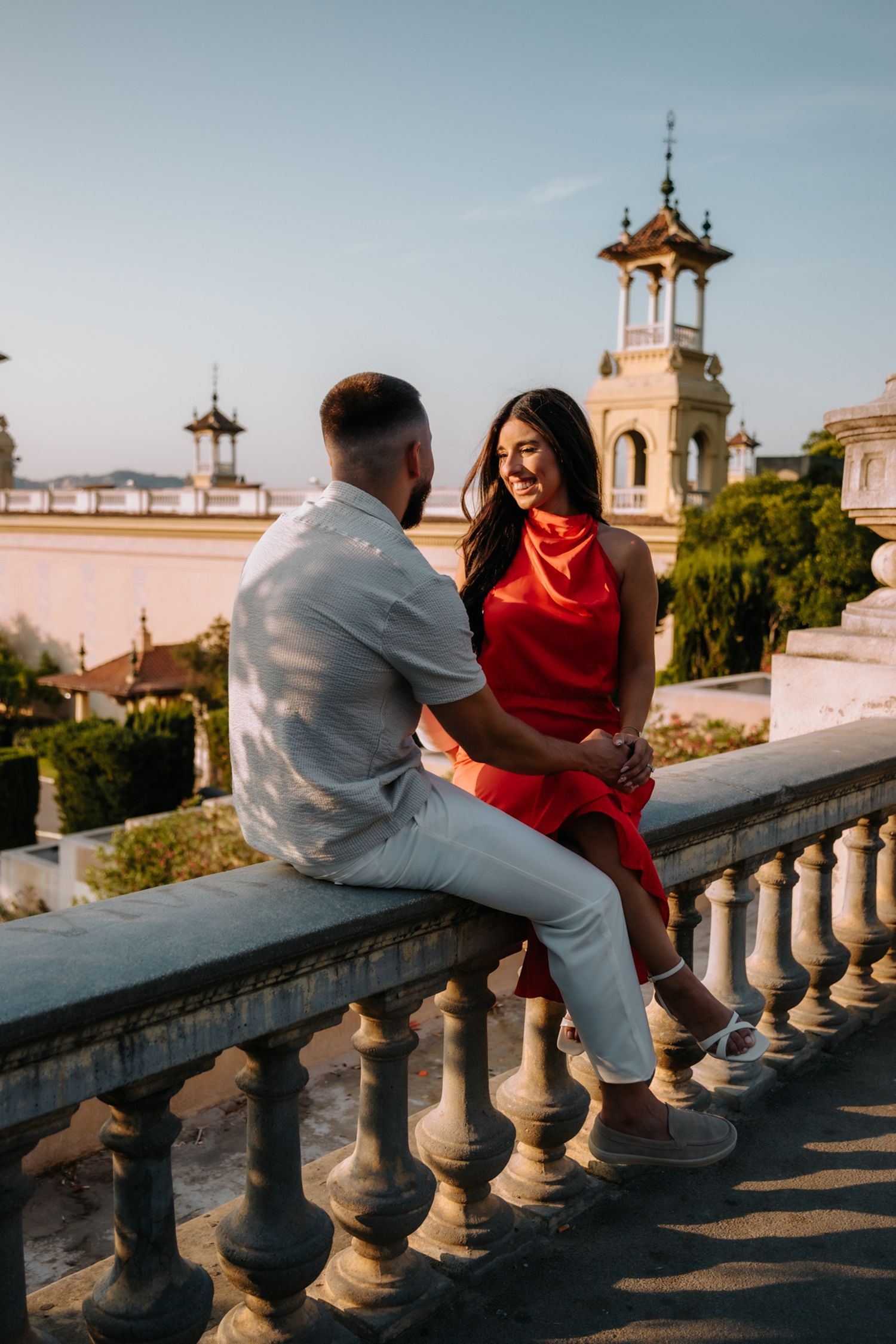 Couple sharing a joyful moment near Montjuïc’s fountains.