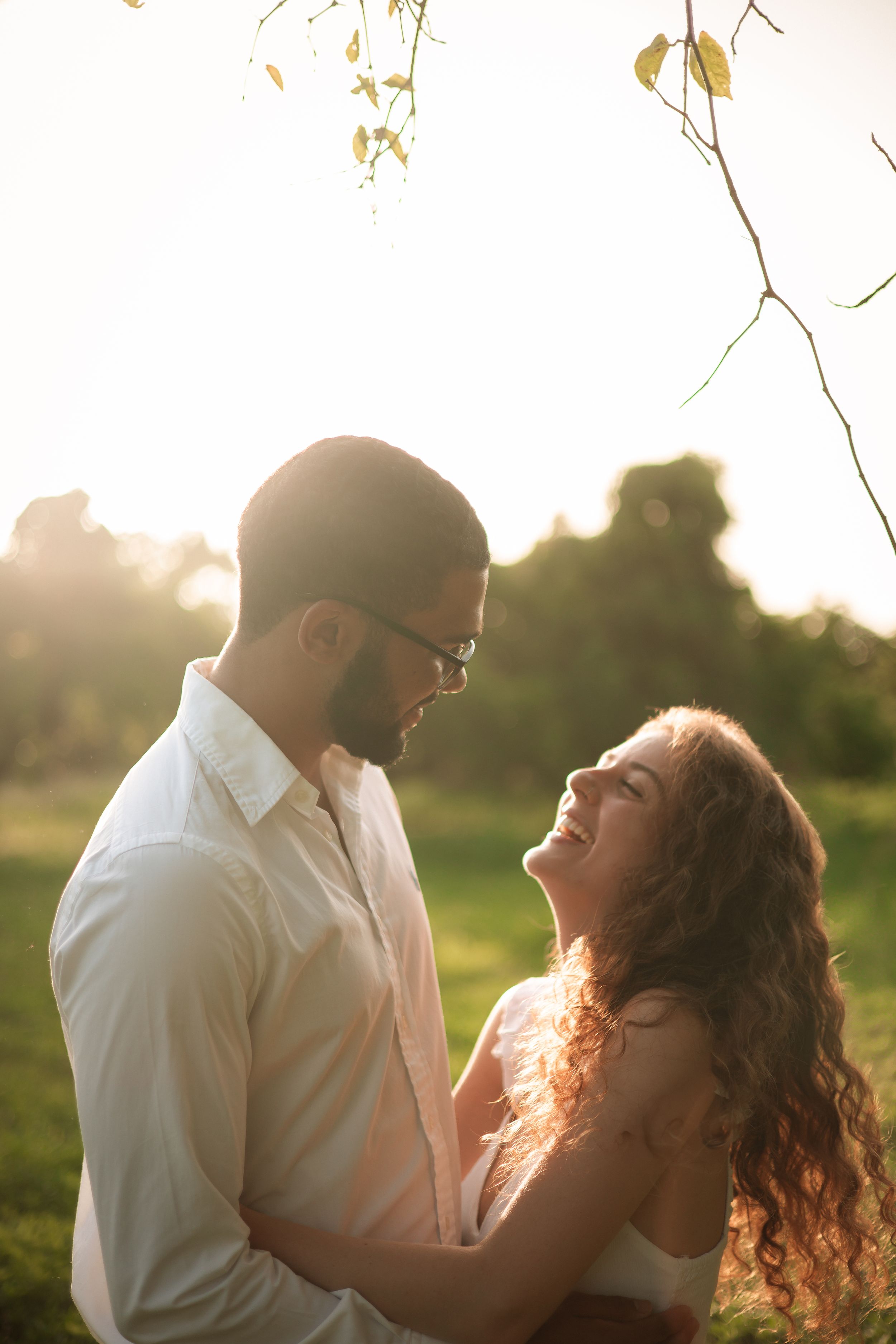 Romantic Miami golden hour couple portrait, Pinterest-worthy engagement session styled for weddings by MannyPortraits.