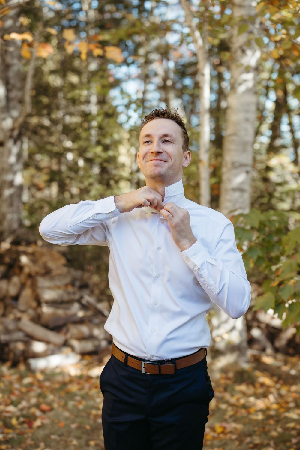 Groom gets ready outside in an outdoor fall wedding in Moncton New Brunswick, Irishtown wedding photography top rated freelance photographer