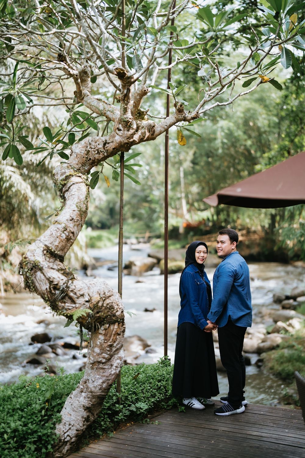 Romantic couple photographer in Bali with river views