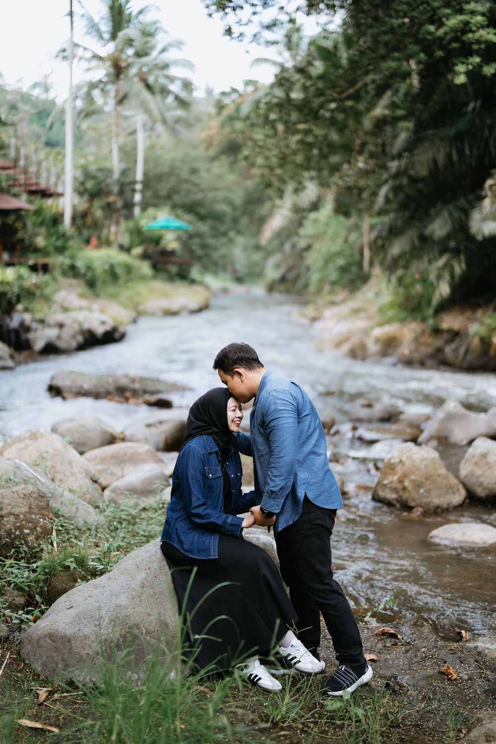 Romantic couple photographer in Bali with river views