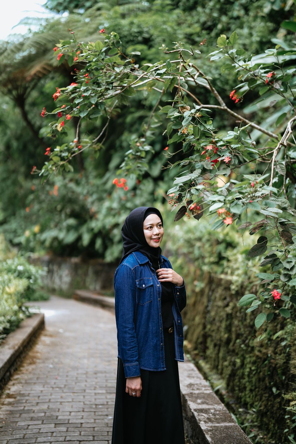 Romantic couple photographer in Bali with nature view