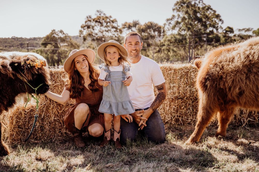perth highland cows, highland cows, bullsbrook, farm stay, perth photography, perth families, family photos perth