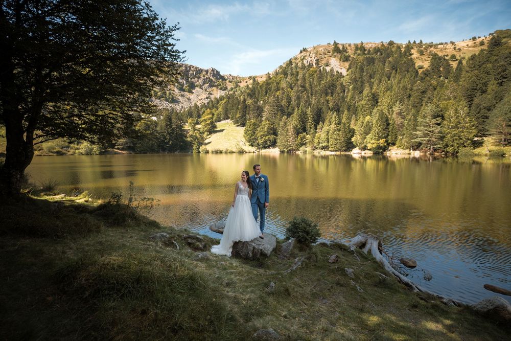 couple au bord du lac de Forlet séance photo