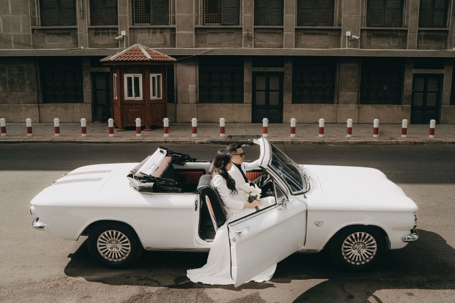 alt="Couple prewedding photoshoot at State bank"