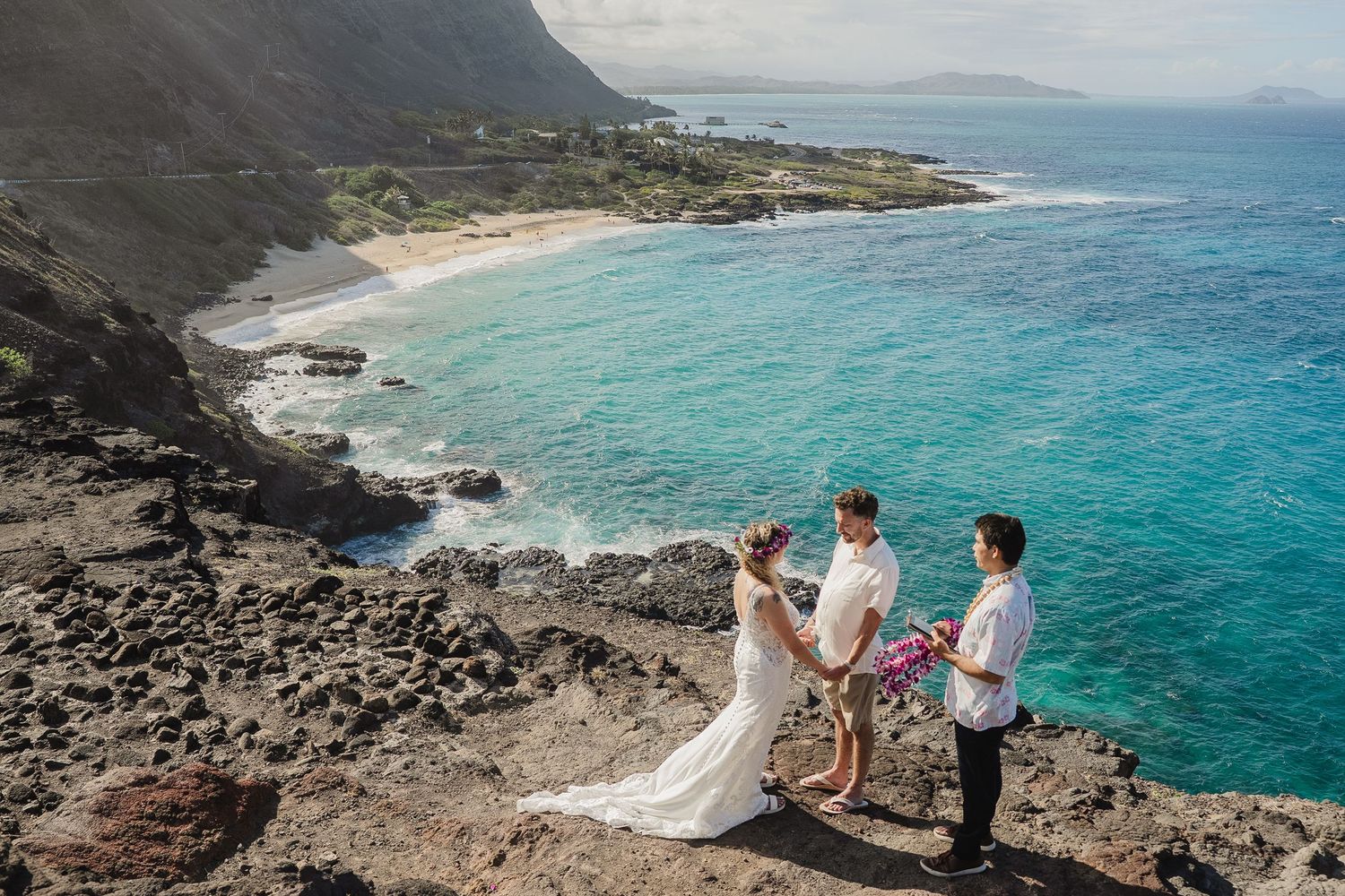 Elopent Ceremony with the amazing view of Makapuu Lookout in Oahu Hawaii