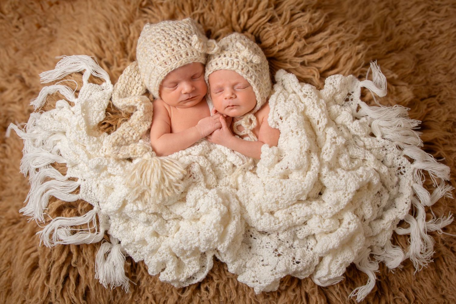 newborn twins photoshoot . sleeping twin sisters. Mississauga Photo Studio - Mississauga Newborn Photographer