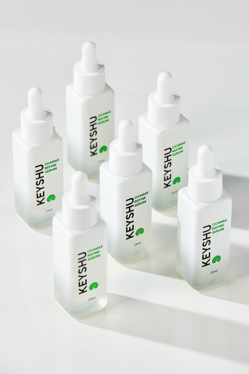 Ảnh chụp sản phẩm skincare cao cấp concept minimal hiện đại