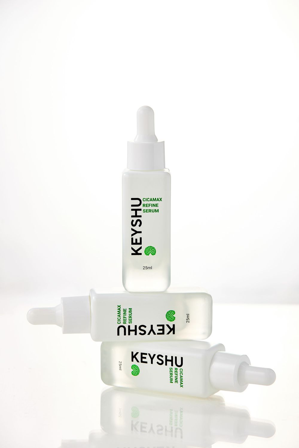 Ảnh chụp sản phẩm skincare cao cấp concept minimal hiện đại