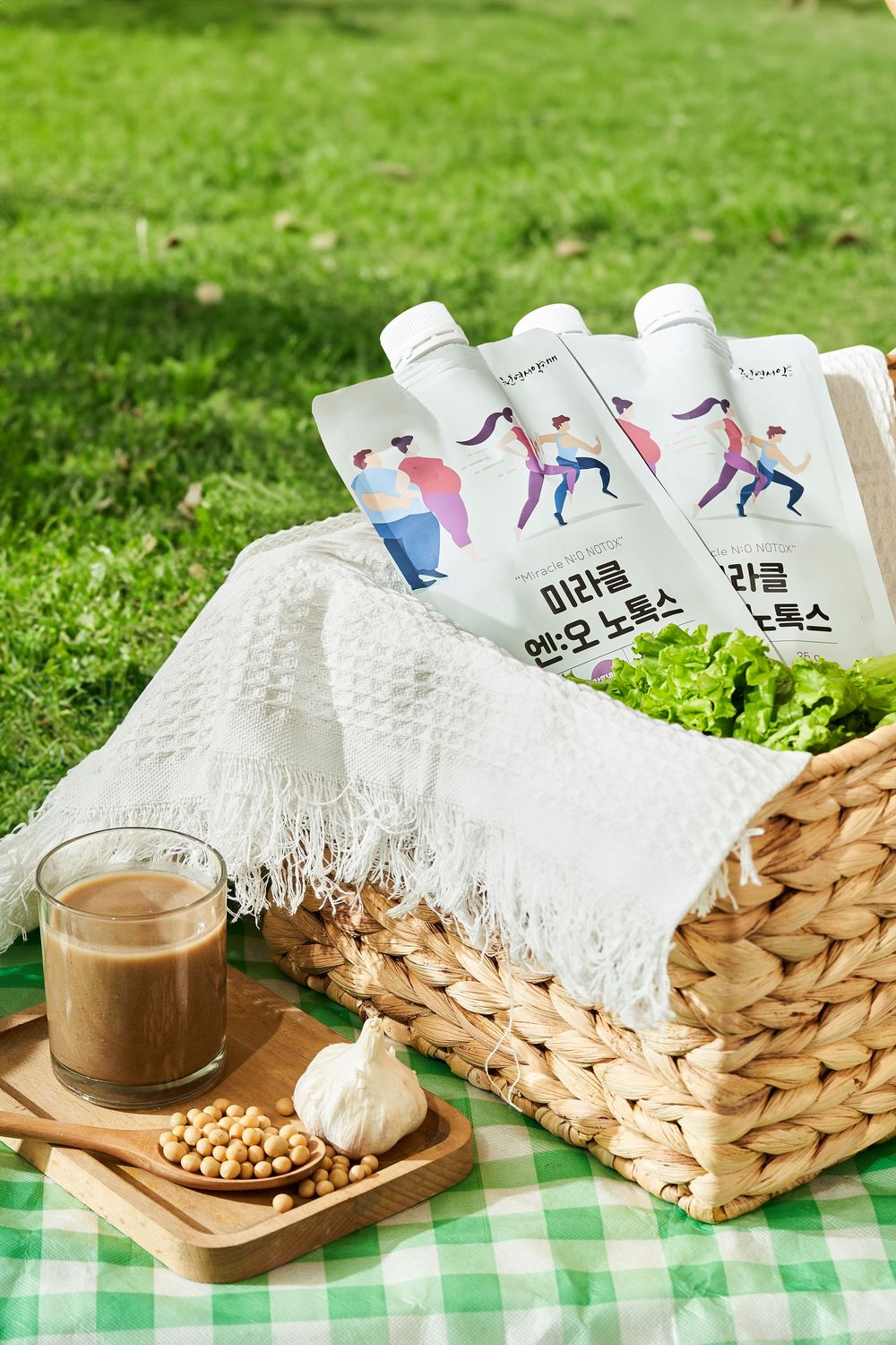 Chụp ảnh sản phẩm đồ uống thảo mộc phong cách lifestyle ánh sáng tự nhiên