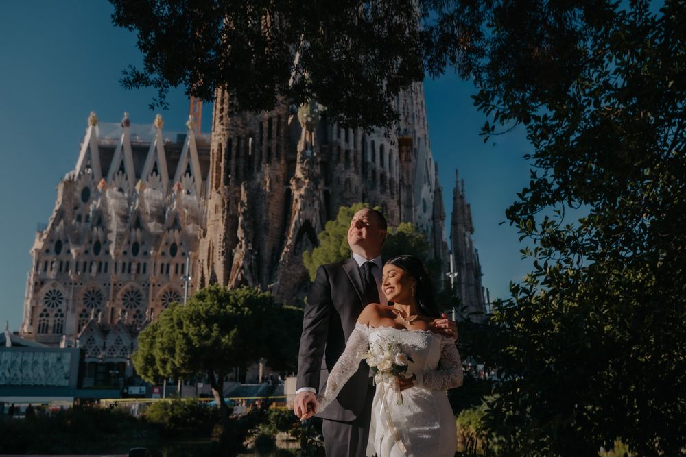 Tender couple at sunrise Sagrada Familia Anniversary photoshoot Barcelona BarcelonaLoversPH