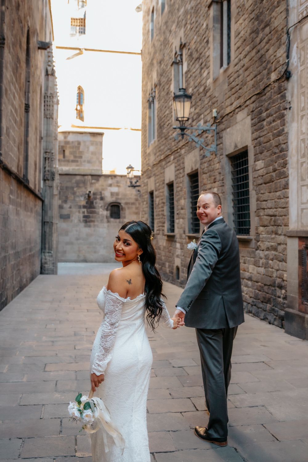 Wedding anniversary portrait Gothic alley Barcelona Anniversary photoshoot Barcelona BarcelonaLoversPH