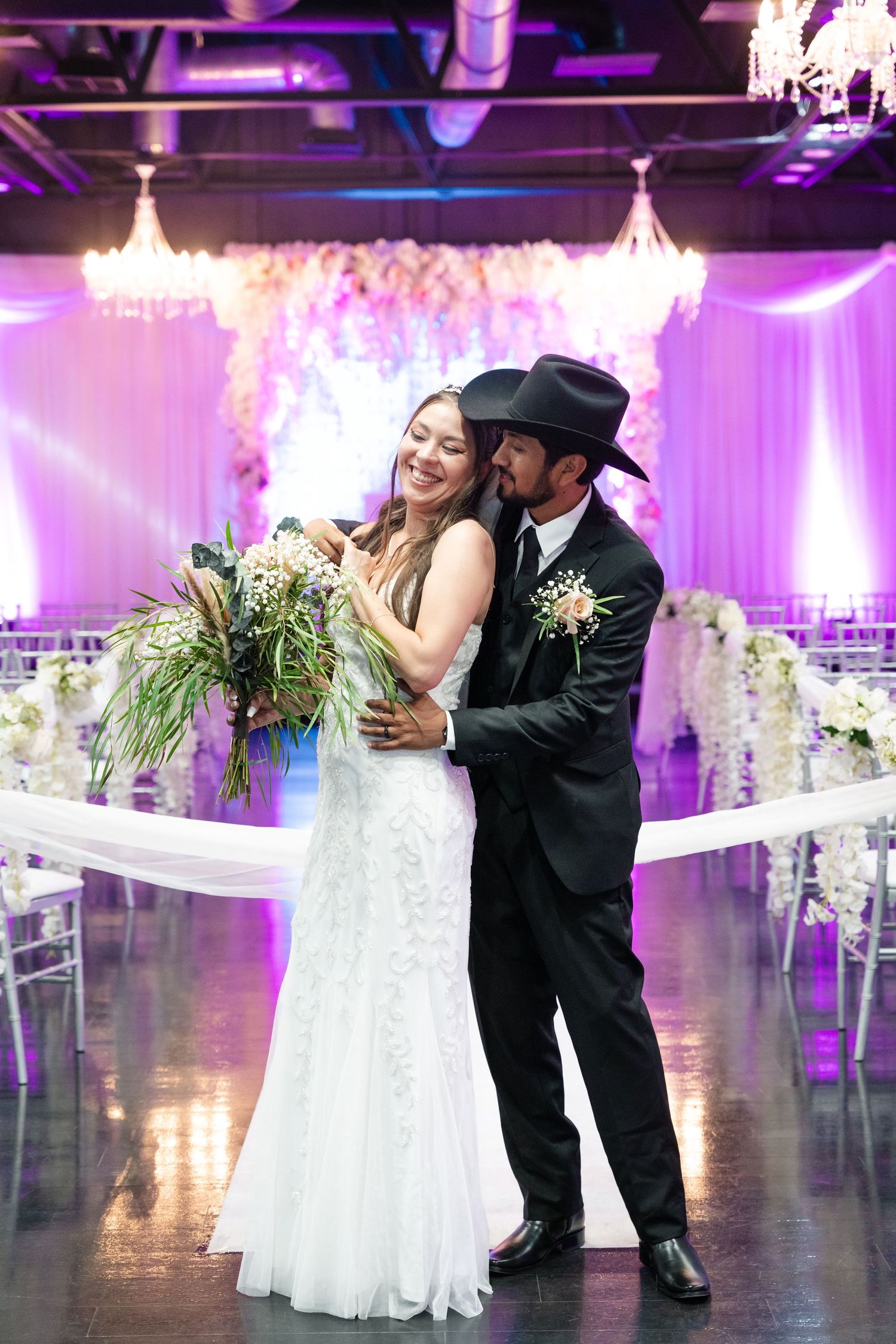 A little white chapel las vegas elopement photographer.