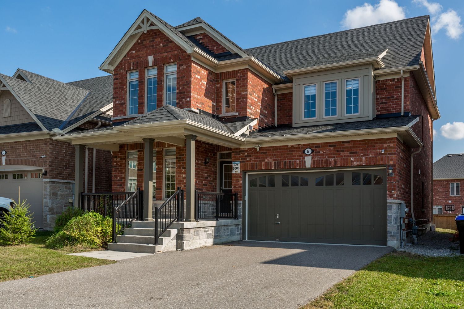 A photo of a detached home in Springwater Ontario for a real estate listing in Simcoe County photographed by Sarah Tennant