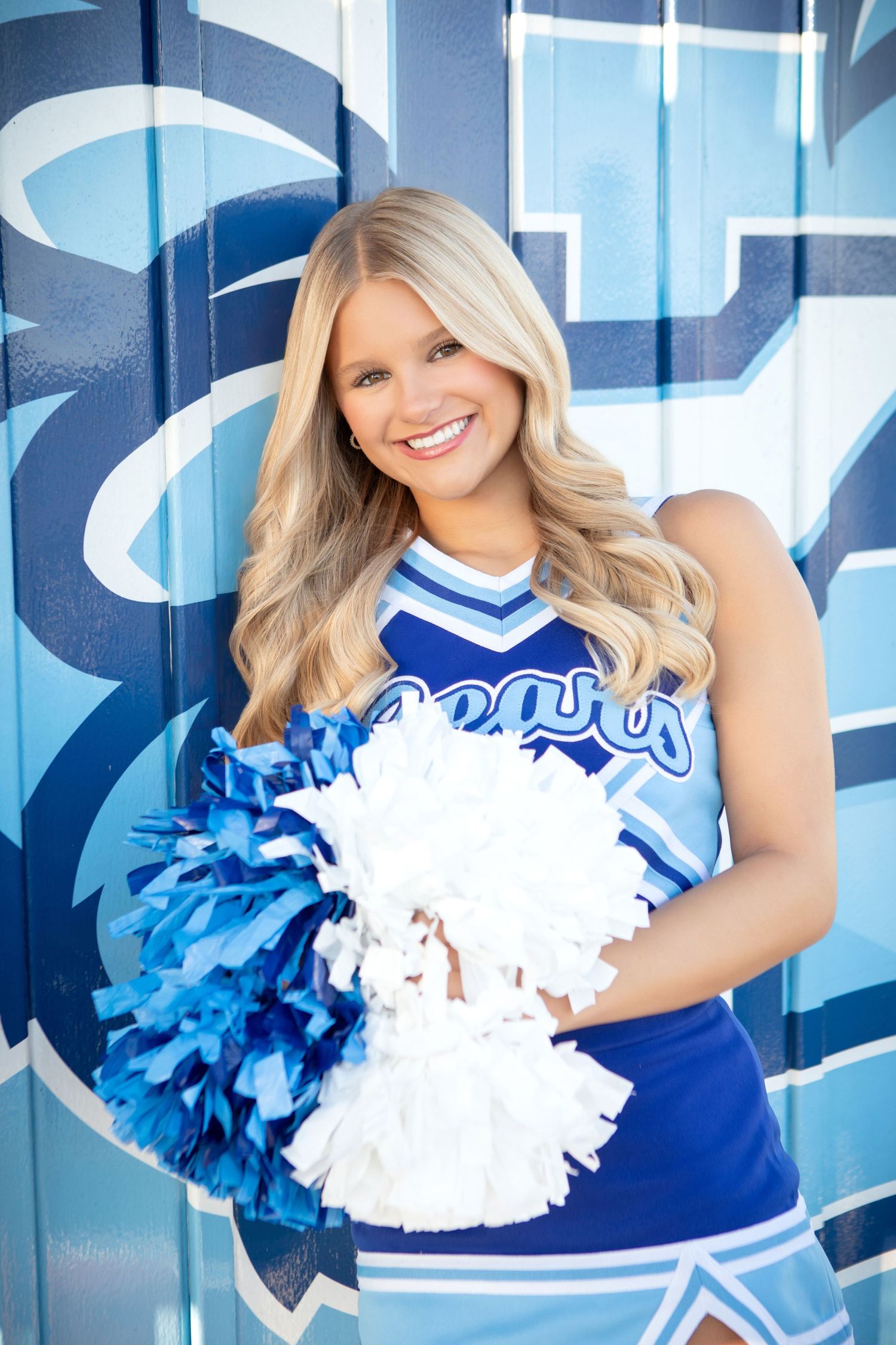 Olentangy Berlin senior pictures.  Cheerleading senior pictures. Football cheerleading pics. Cheerleading pics in stadium.