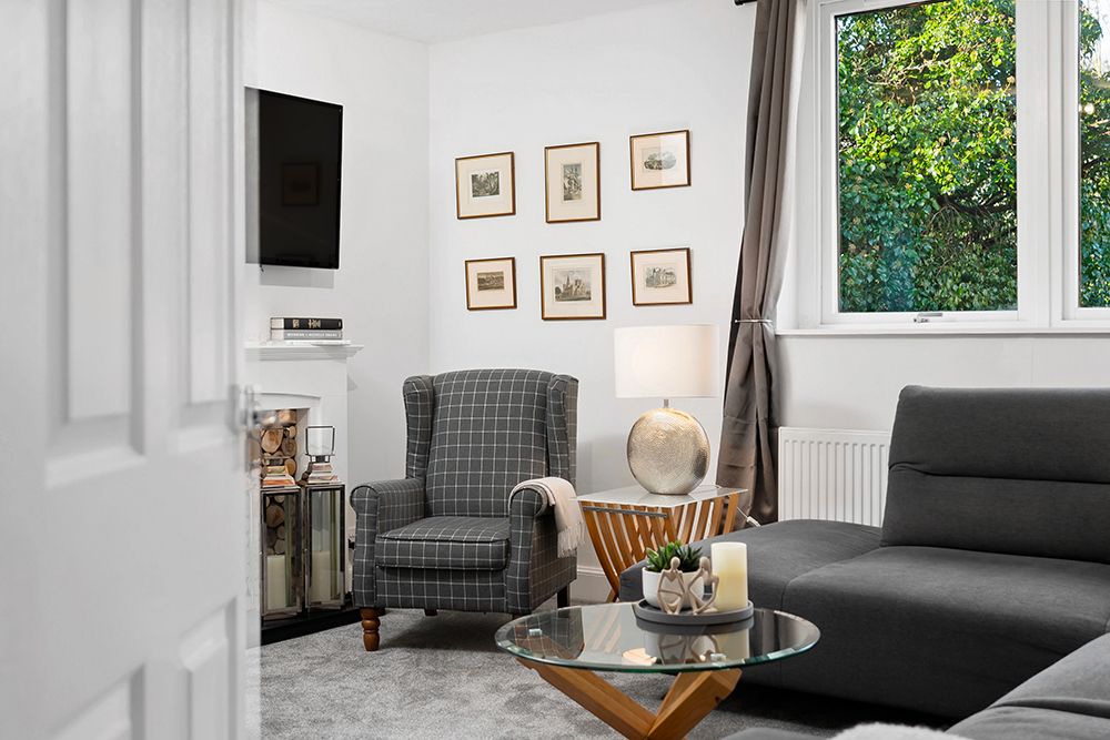 Upper floor flat with open plan living space. Neutral finishes. Dunfermline property listing.