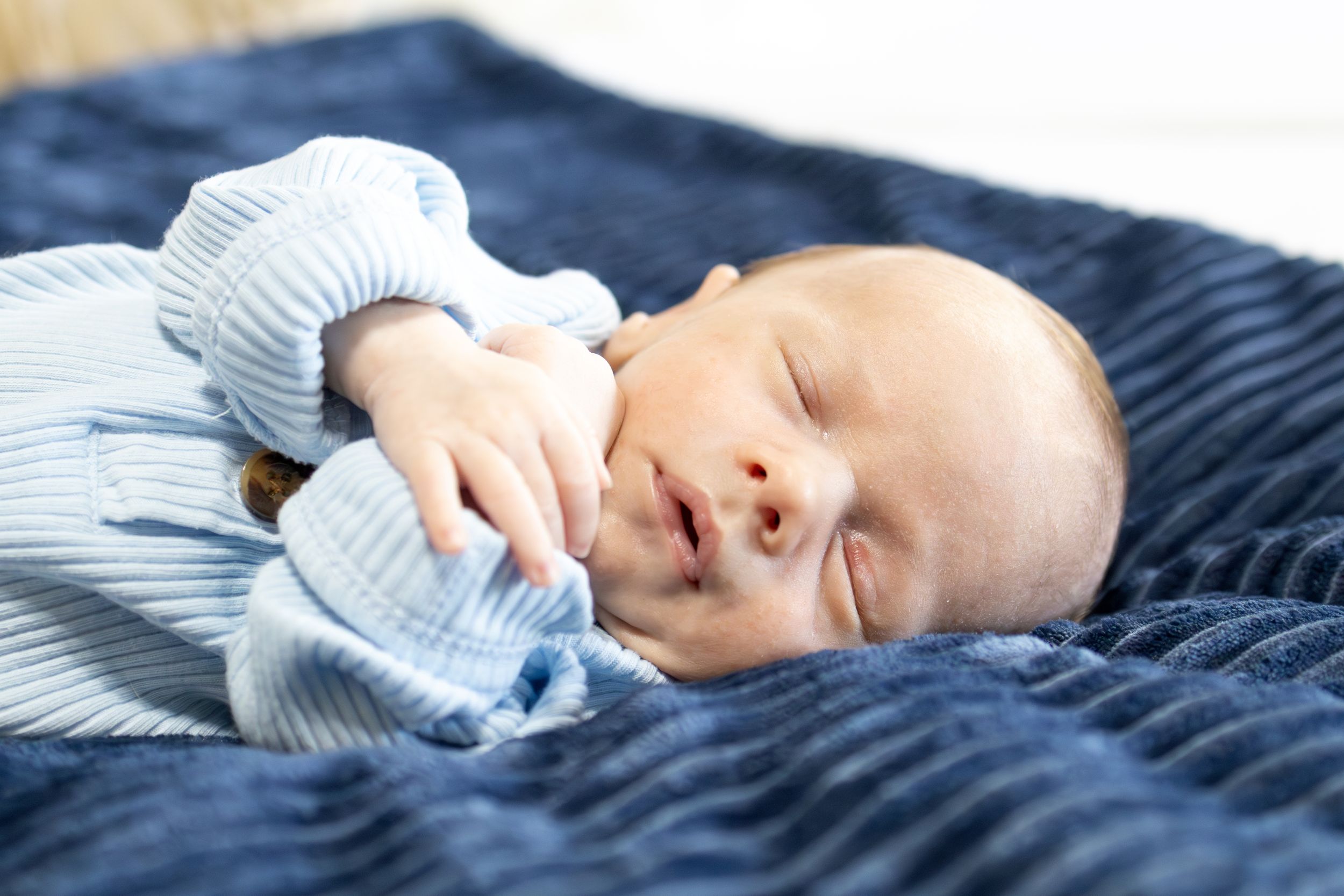lifestyle newborn photographer in waxahachie