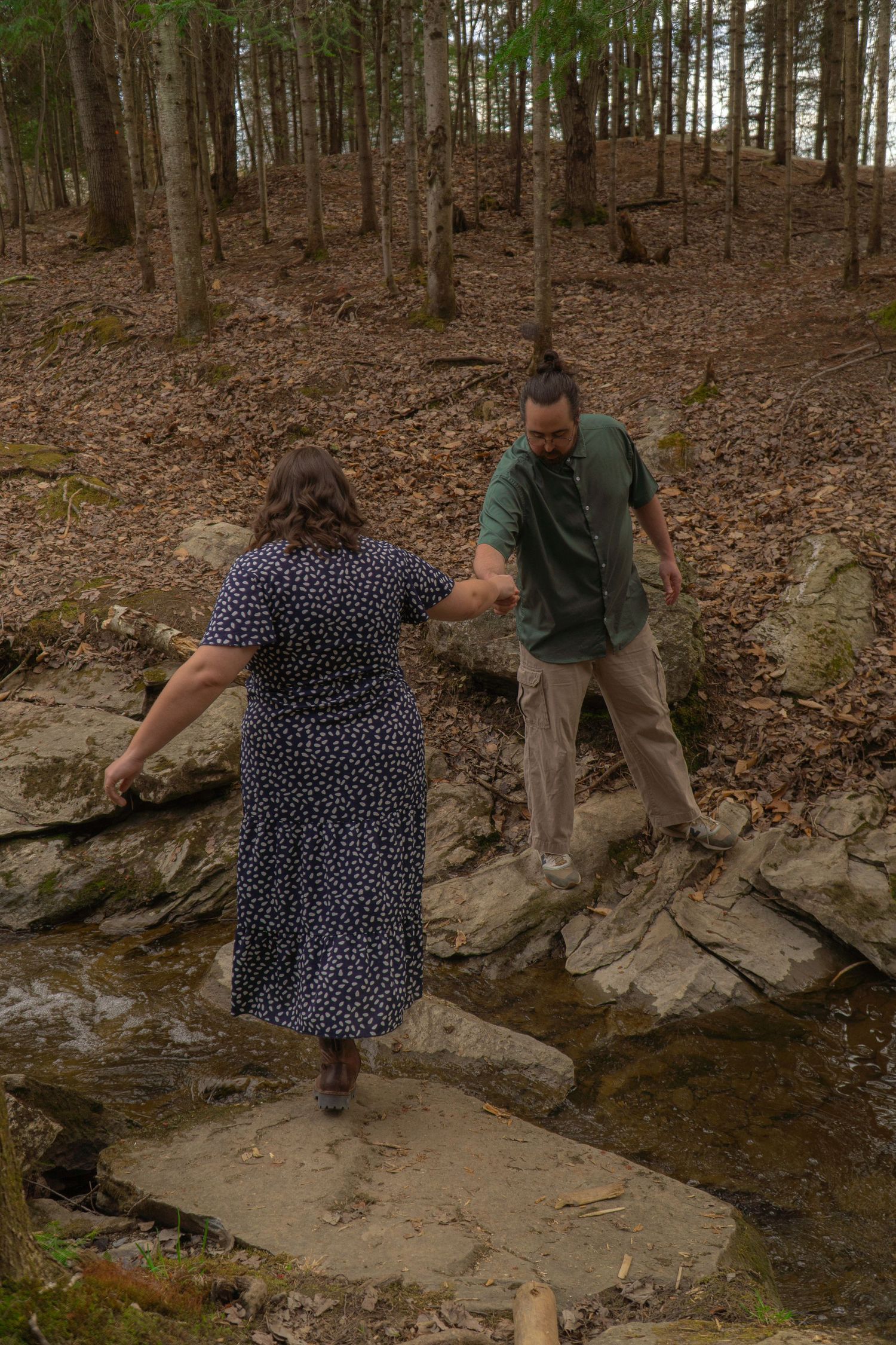 Photographie, séance photographique extérieur nature. Approche documentaire à Sherbrooke, en Estrie Maternité enceinte grossesse couple