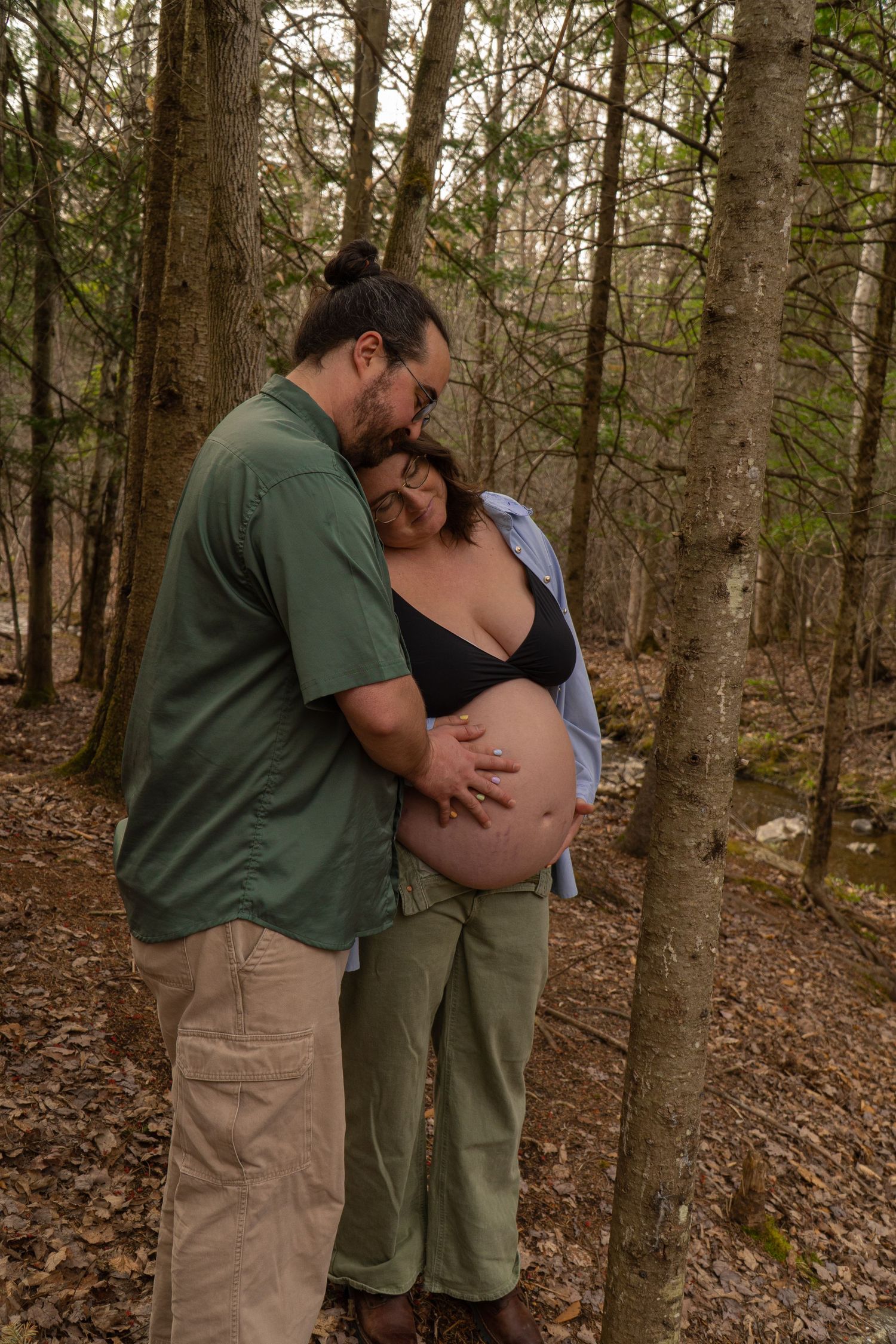 Photographie, séance photographique extérieur nature. Approche documentaire à Sherbrooke, en Estrie Maternité enceinte grossesse couple