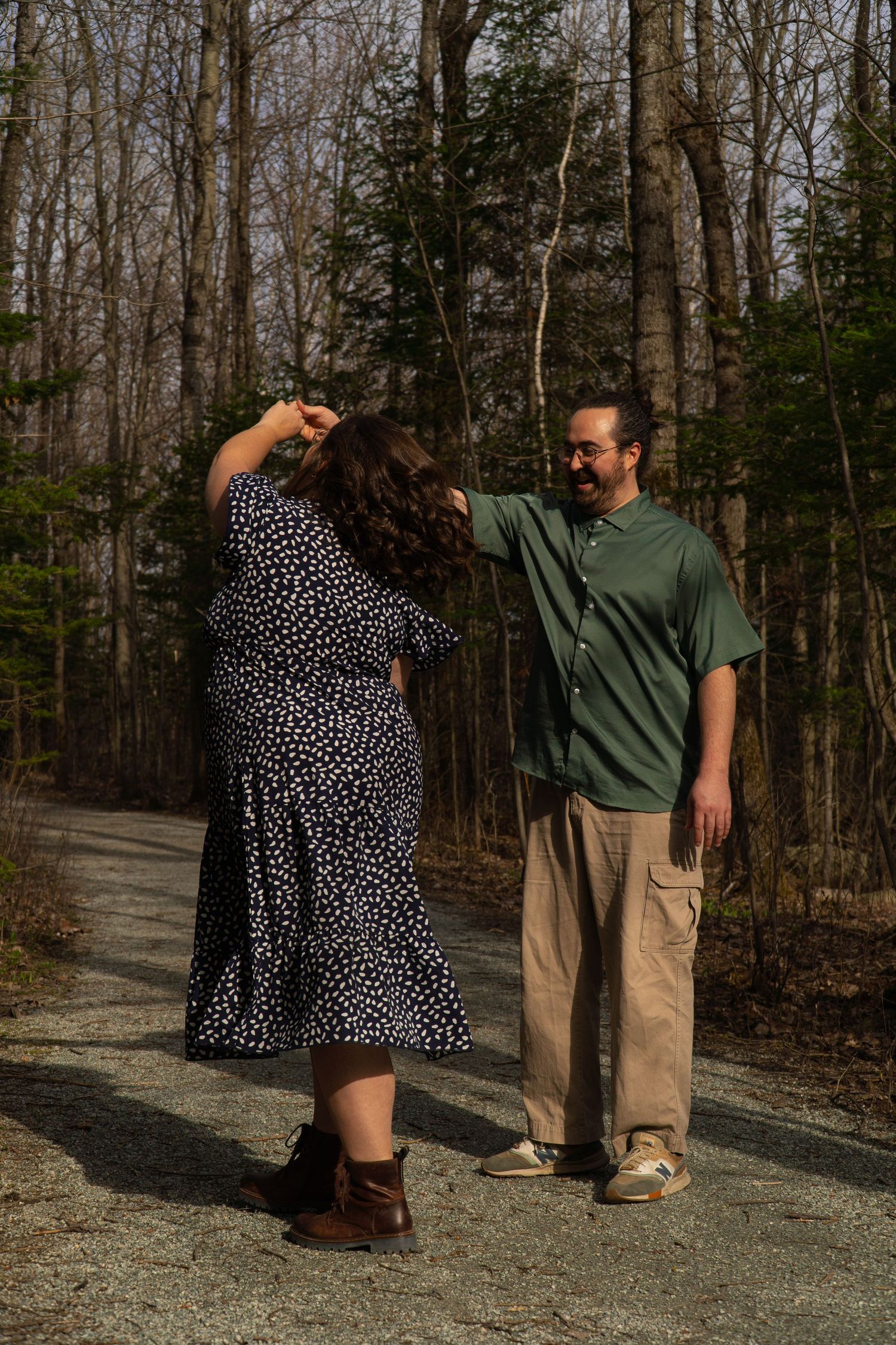Photographie, séance photographique extérieur nature. Approche documentaire à Sherbrooke, en Estrie Maternité enceinte grossesse couple