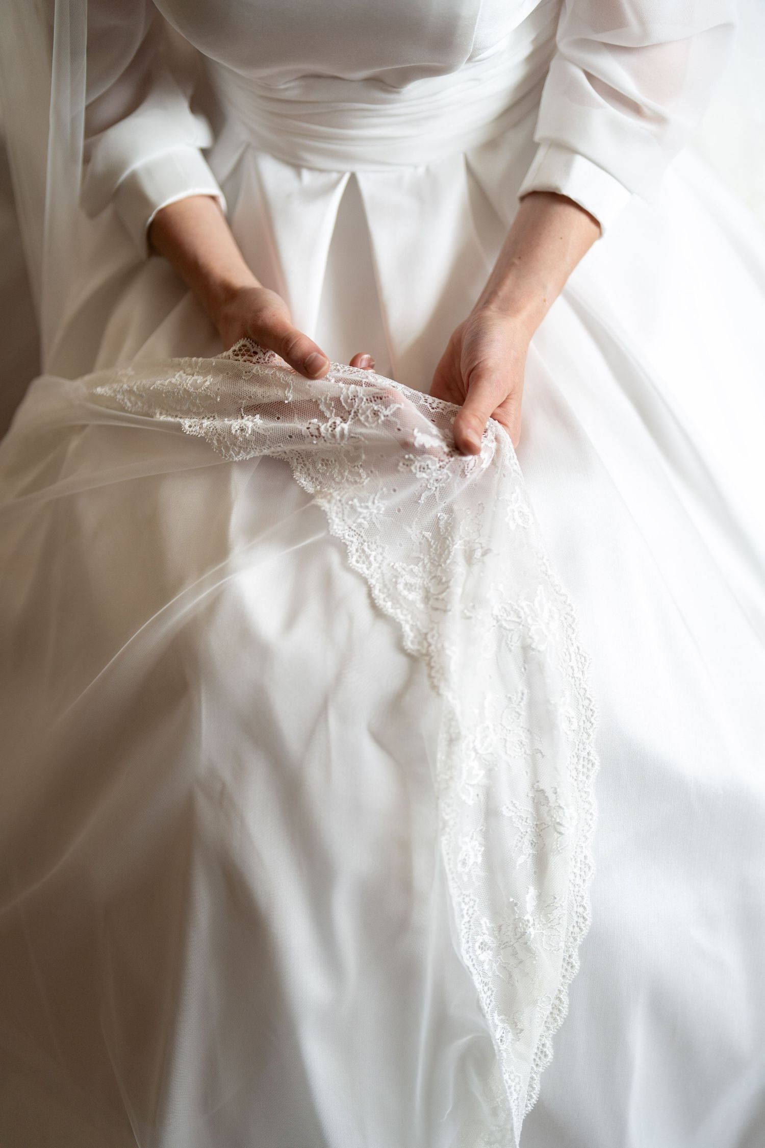 Détails d'une robe de mariée à Saint-Malo